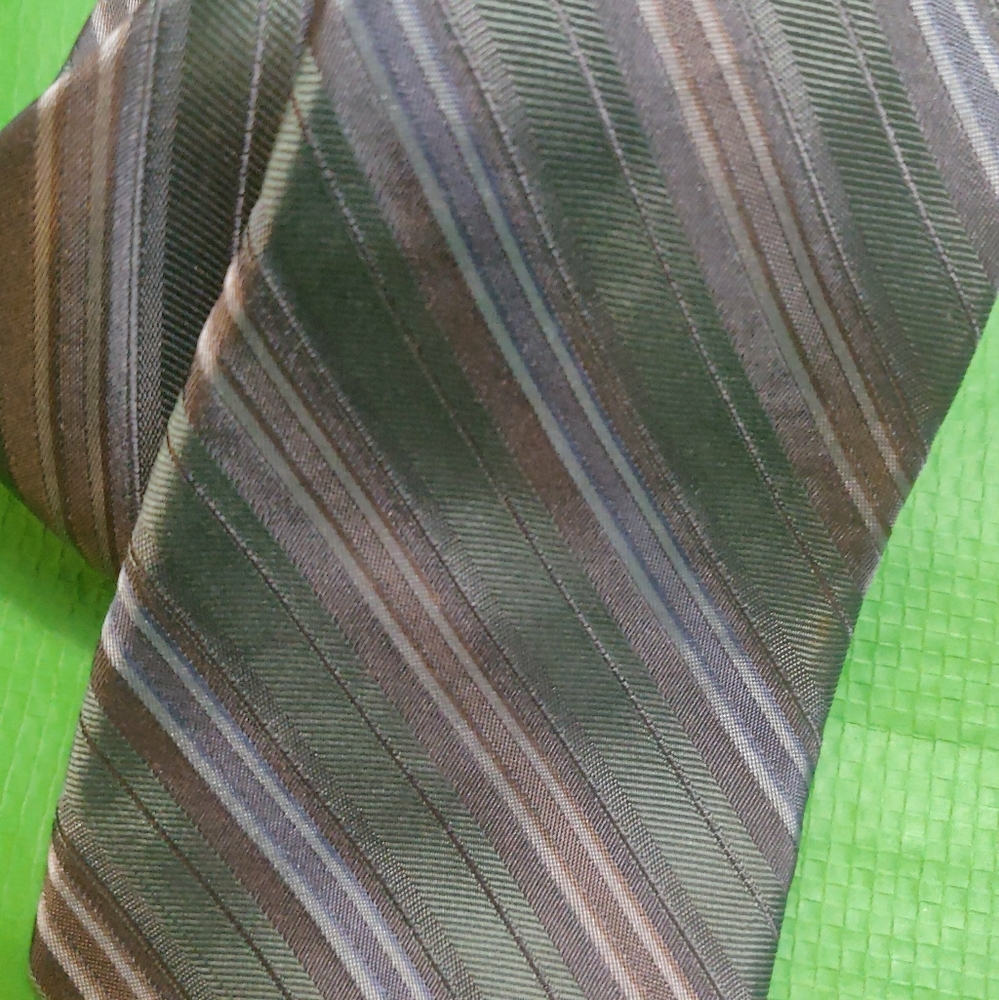 Calvin Klein 100% silk tie mens
